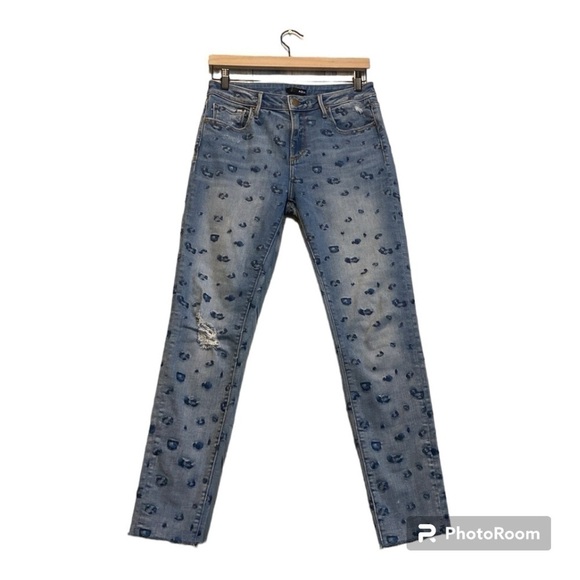 AQUA | Blue Leopard embroidered Skinny Jeans With Raw Hem | 27 - Picture 14 of 14